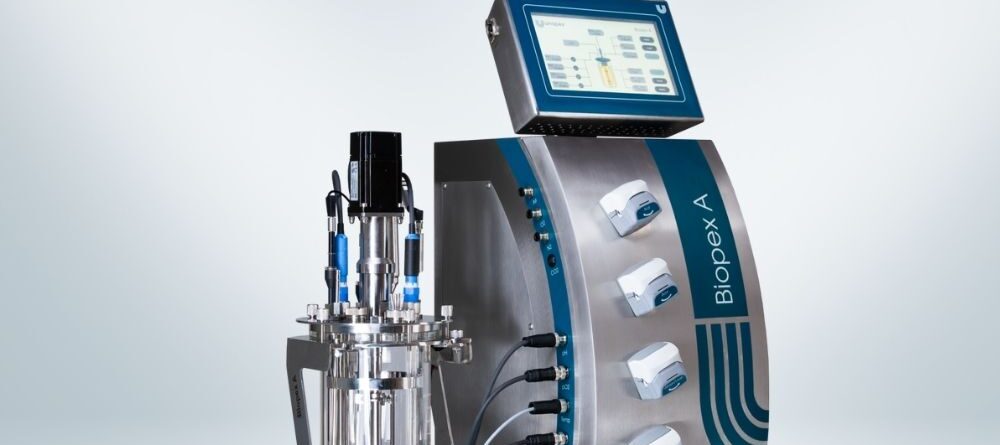 Biorreator de bancada Unopex Biopex A com vaso de vidro e painel de controle