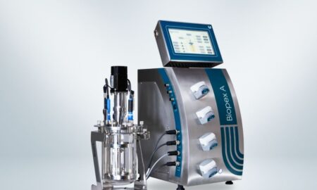 Biorreator de bancada Unopex Biopex A com vaso de vidro e painel de controle